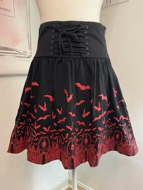 Hot Topic Dracula Bat Lace-Up Skirt Size M Black & Red